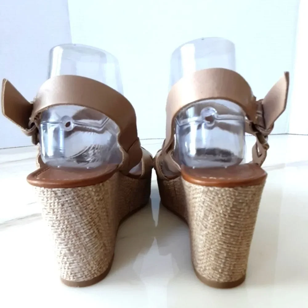 CROWN VINTAGE BEIGE LEATHER WEDGE SANDAL SZ 10